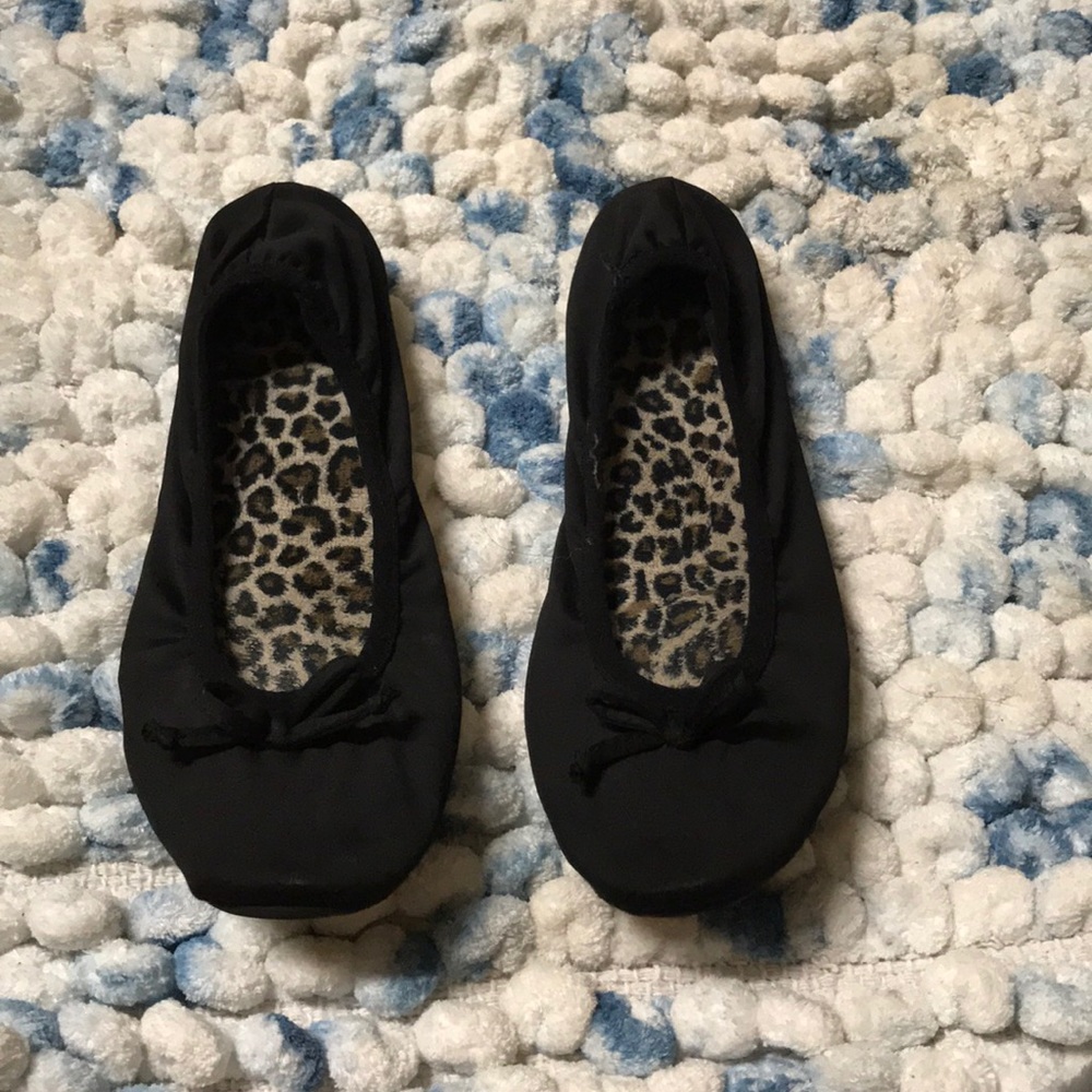 Black ballet flats